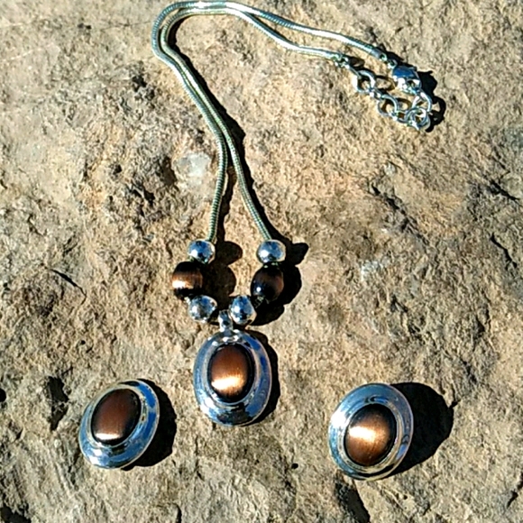 NEW!!  Necklace - Picture 1 of 7